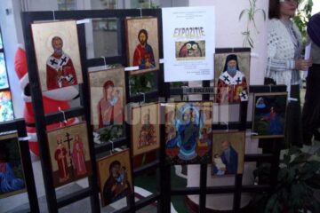 Școala “Ion Creangă” a găzduit o expoziție de 46 de icoane realizate de elevi de gimnaziu
