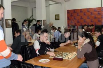 Concursul „Joacă șah Smart&Right organizat de tinerii din PD-L Suceava