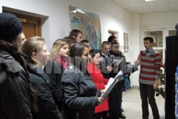 Studenții ASCOR au colindat redacția Monitorului de Suceava
