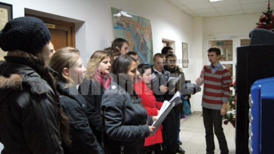 Studenții ASCOR au colindat redacția Monitorului de Suceava Studenții ASCOR au colindat redacția Monitorului de Suceava