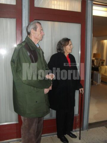 Regele și Regina ascultând colindătorii din Râșca