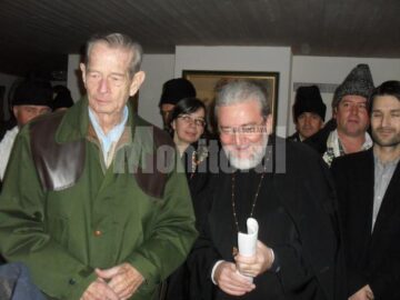 Regele și Regina ascultând colindătorii din Râșca