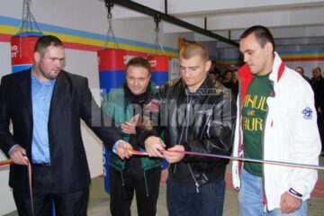 Inaugurarea sălii MMA din Suceava a lui Ghiță Ignat s-a bucurat de prezența luptătorilor K1 Cătălin Moroșanu și Sebastian Ciobanu și a antrenorului acestora, Mihai Constantin