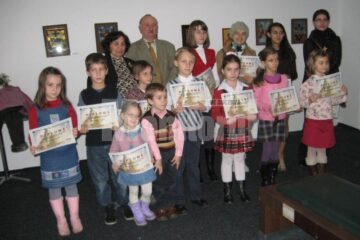Profesori de la Școala de Arte Ion Irimescu și copii expozanți