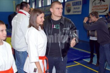 Cătălin Moroșanu a fost principalul punct de atracție pentru sucevenii prezenți la inaugurarea sălii de MMA Bucovina Fight Team