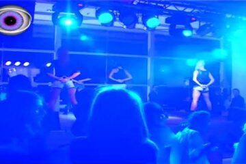 Alex Velea, concert alături de patru dansatoare sexy