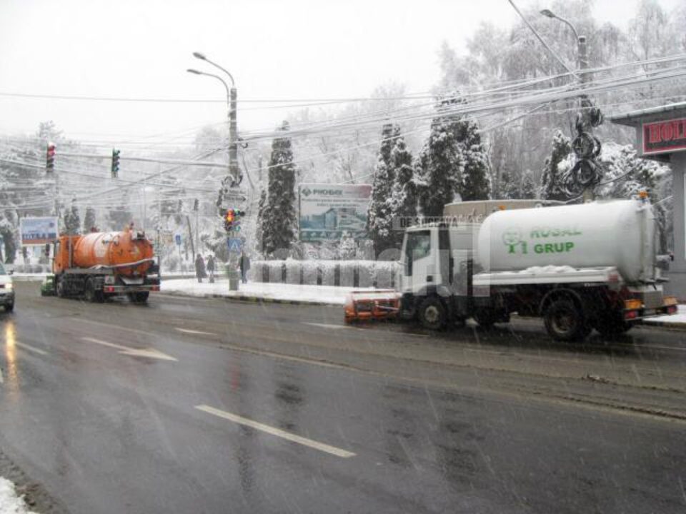 Mașinile de deszăpezire ale Rosal au fost prezente pe străzi de la 4 dimineața