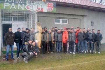 Suceveanul Alex Moldovan și coechipierii săi de la FC Panciu au sărbătorit cu șorici plecarea în vacanță