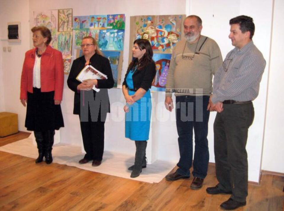 Organizatorii la începutul festivității de premiere