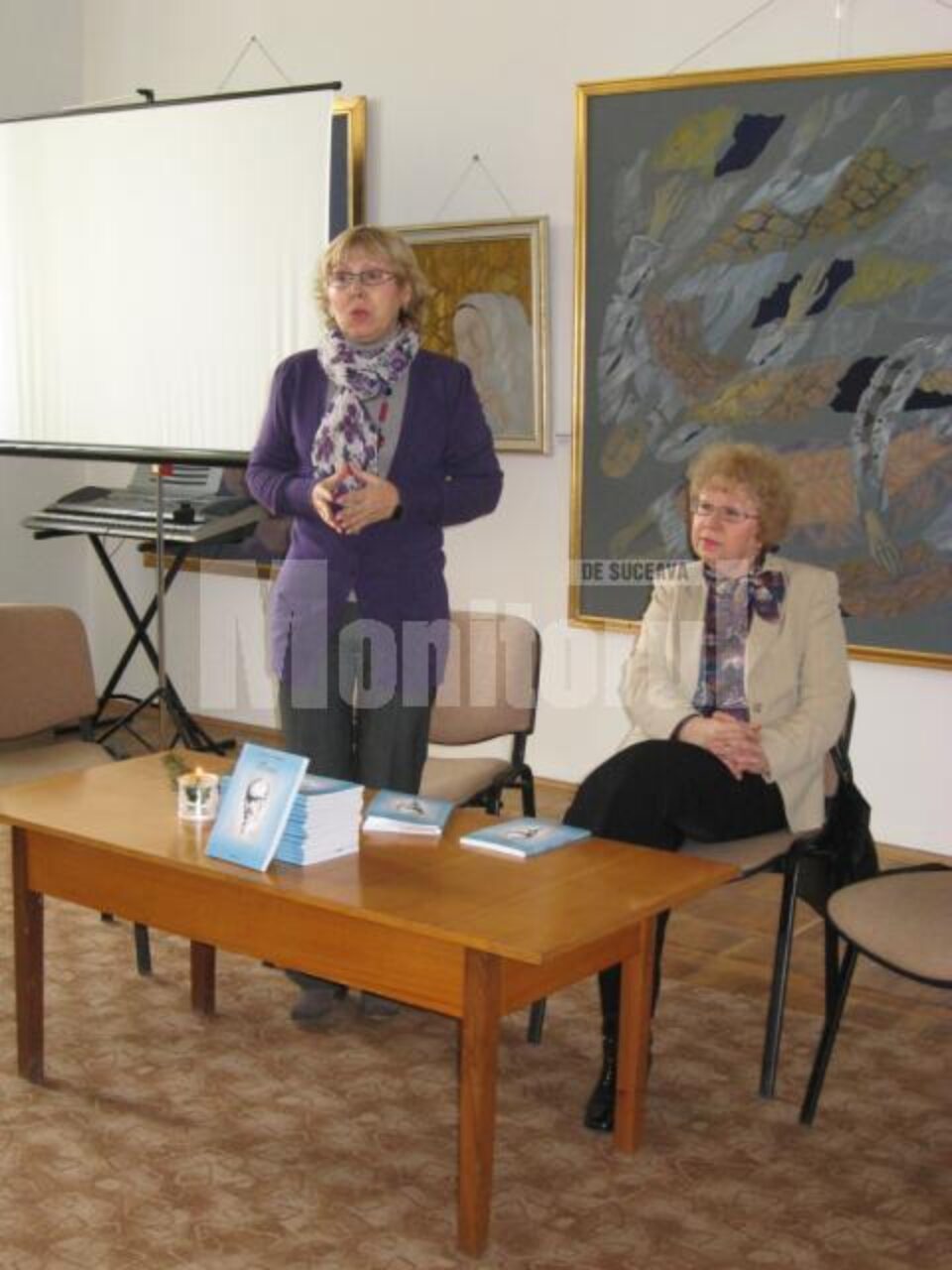 Prof. dr. Elena-Brândușa Steiciuc prezentând cartea postumă a lui Petru Drișcu