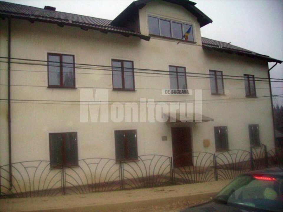 Reparații la școala din Paltinu cu sprijinul olandezilor Reparații la școala din Paltinu cu sprijinul olandezilor