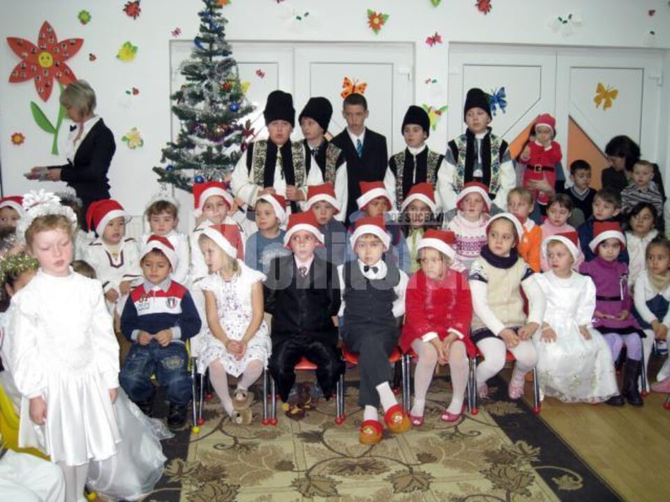 Copii de la Grădinița cu Program Normal din comuna Mitocu Dragomirnei