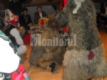 Grupul „Flori de măr” din Rasca i-a colindat pe elvețieni