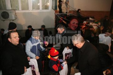 Ion Lungu, Gheorghe Flutur și Ioan Bălan au oferit copiilor cadouri