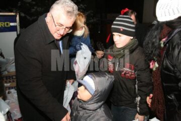 Flutur, Lungu și Bălan l-au ajutat pe Moș Crăciun să vină cu daruri la copiii din Burdujeni