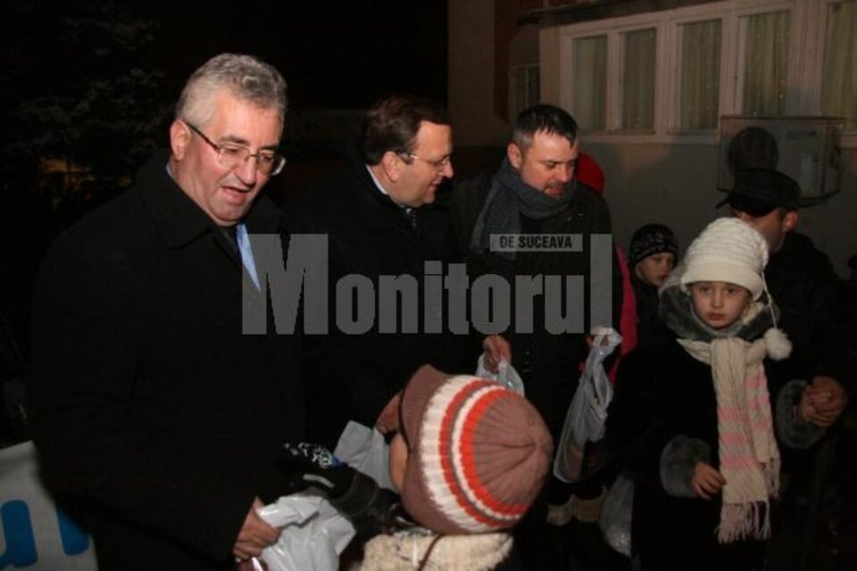 Ion Lungu, Gheorghe Flutur și Ioan Bălan au oferit copiilor cadouri