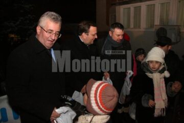 Ion Lungu, Gheorghe Flutur și Ioan Bălan au oferit copiilor cadouri