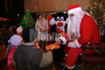 Peste o mie de copii din Gura Humorului au primit cadouri de la Moș Crăciun