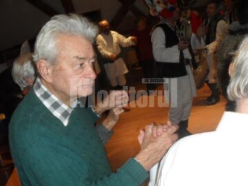 Grupul „Flori de măr” din Rasca i-a colindat pe elvețieni