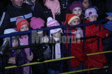 Flutur, Lungu și Bălan l-au ajutat pe Moș Crăciun să vină cu daruri la copiii din Burdujeni