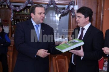 Președintele CJ Suceava i-a oferit deputatului Uniunii Polonezilor din România un album despre Bucovina1