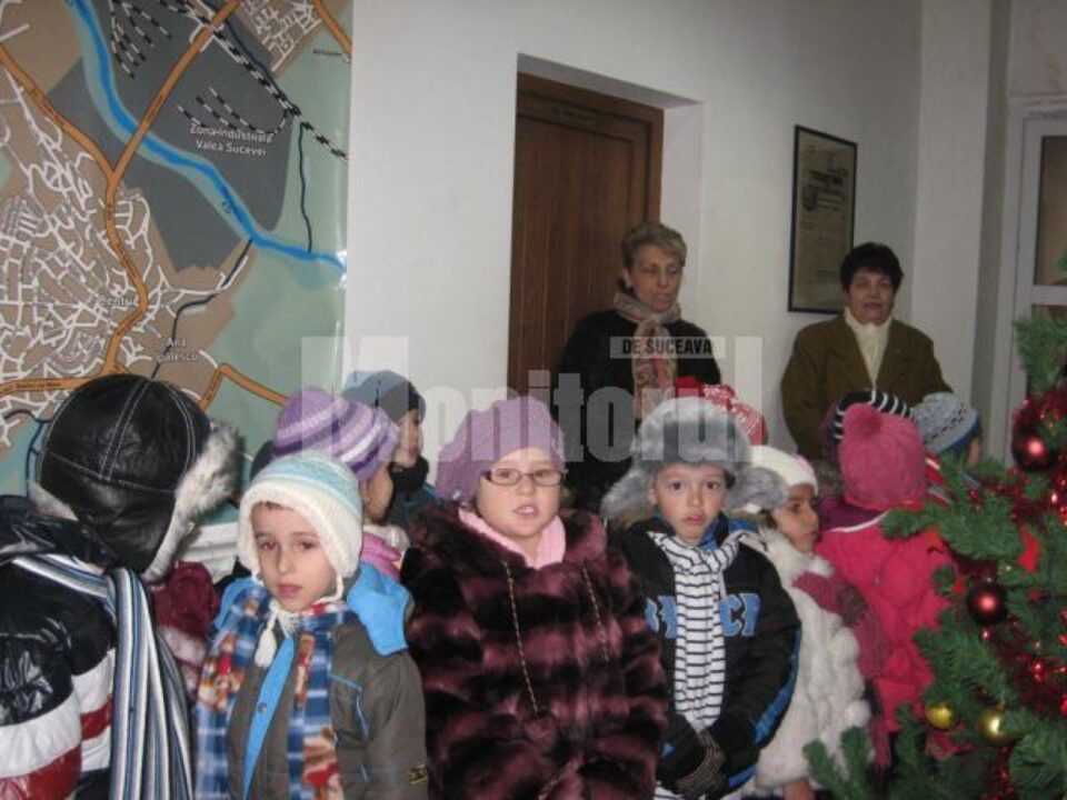 Copiii de la Grădinița „Țăndărică” au colindat redacția Monitorului de Suceava