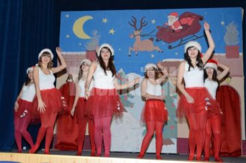 Dansul Crăciunițelor din clasa XI-A