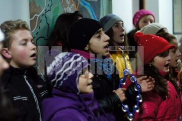 Elevii din Siminicea au colindat Monitorul de Suceava