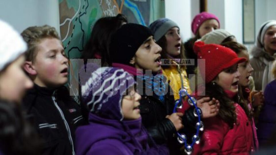 Elevii din Siminicea au colindat Monitorul de Suceava
