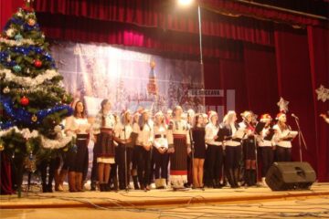 „Dăruind îți dăruiești”, spectacol al elevilor de la Colegiul de Informatică, pentru a-și ajuta o colegă bolnavă