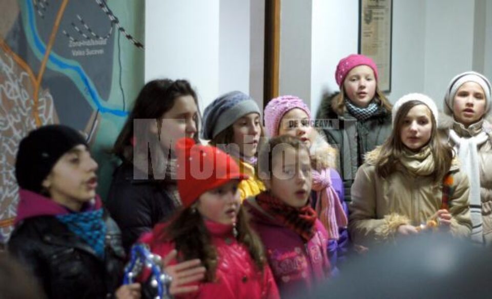 Elevii din Siminicea au colindat Monitorul de Suceava