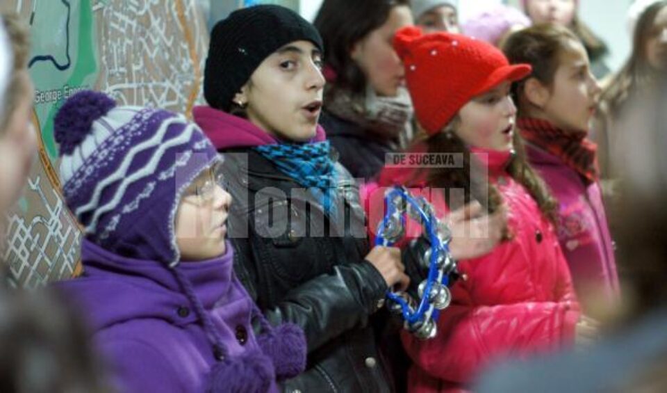 Elevii din Siminicea au colindat Monitorul de Suceava