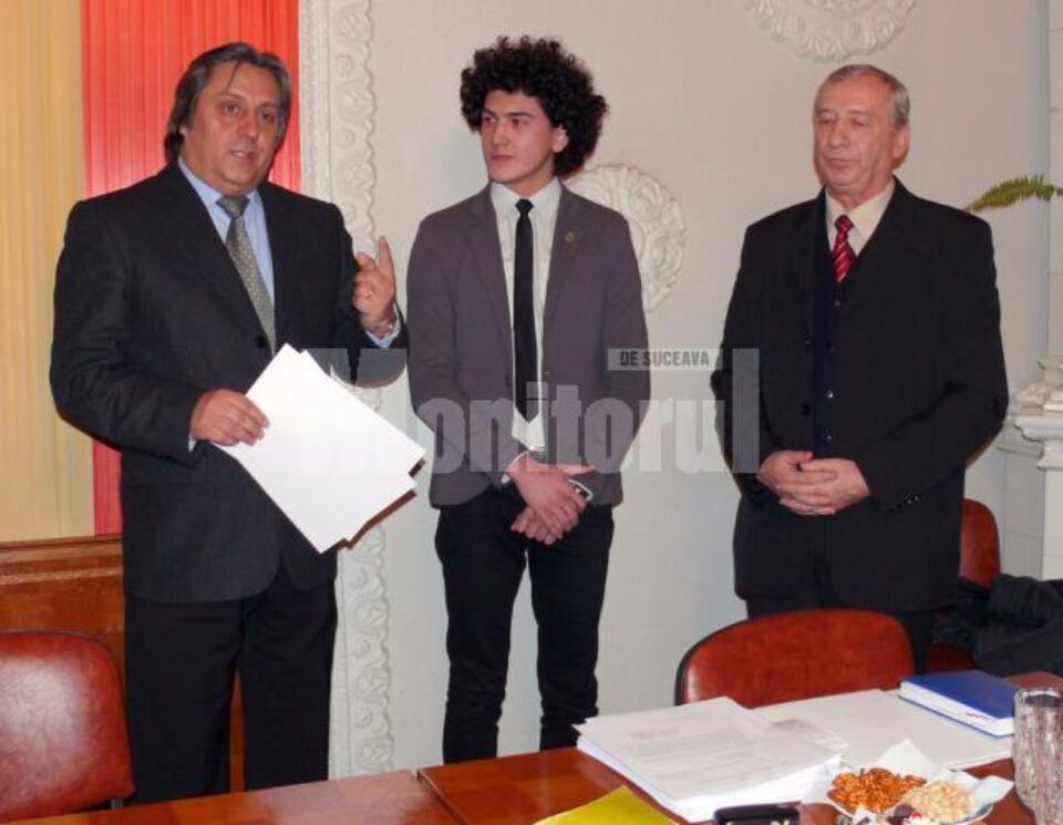 Învățătorul Gheorghe Popa și delegatul de tineret al României la ONU, Bogdan Baciu – Cetățeni de Onoare ai municipiului Fălticeni