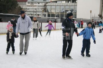 Sucevenii au venit în număr mare la Patinoarul Areni