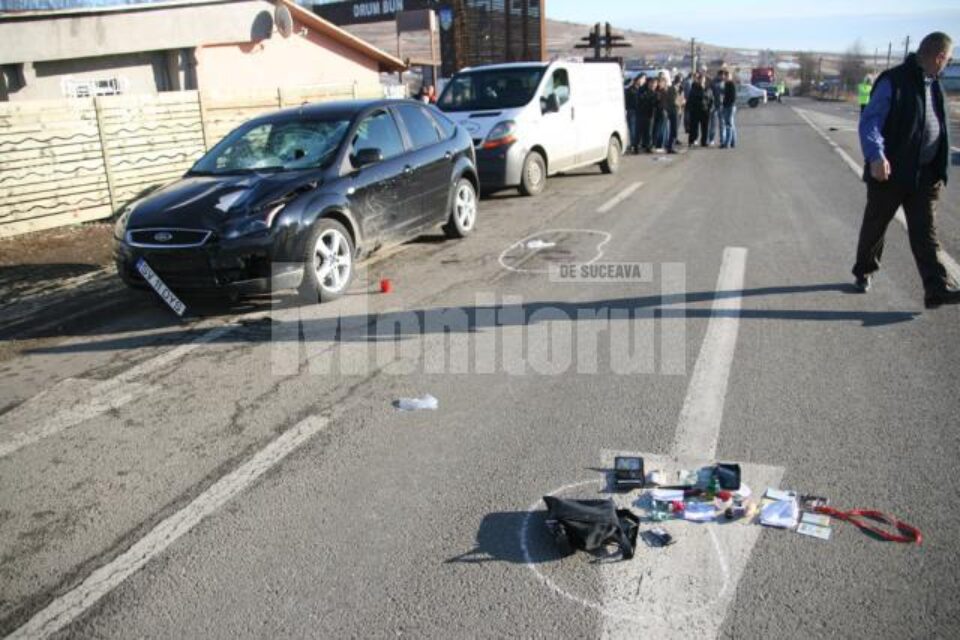 Oameni care se aflau în zonă spun că șoferul mașinii marca Ford Focus circula cu viteză mare