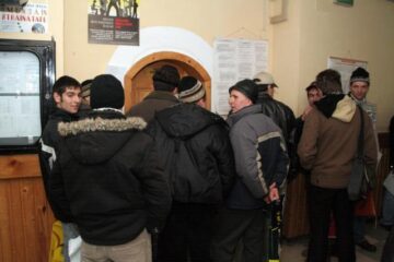 Cei care primesc beneficii sociale și nu își plătesc taxele și impozitele locale pot fi suspendați din plată pe perioadă de până la cinci luni