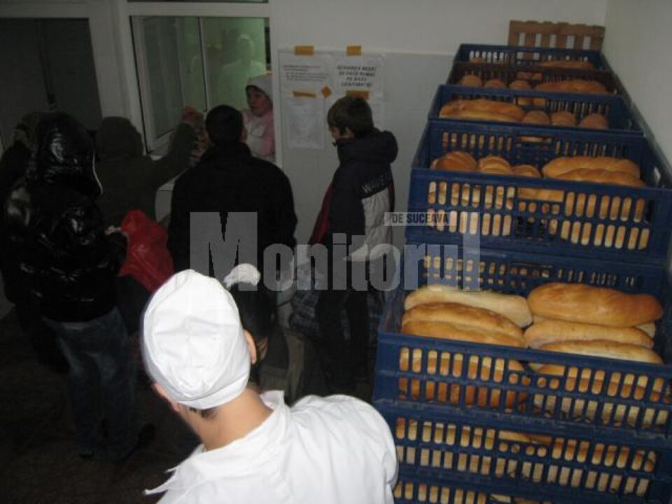 Abonații Cantinei de Ajutor Social au plecat acasă cu sacoșele pline