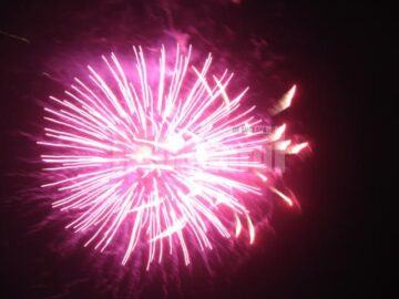 Un superb foc de artificii a luminat cerul Sucevei, de Revelion. Foto: Corneliu ACASANDRE