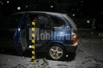În autoturismul Renault au fost descoperite 9.430 de pachete de țigări