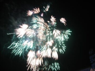 Un superb foc de artificii a luminat cerul Sucevei, de Revelion. Foto: Corneliu ACASANDRE
