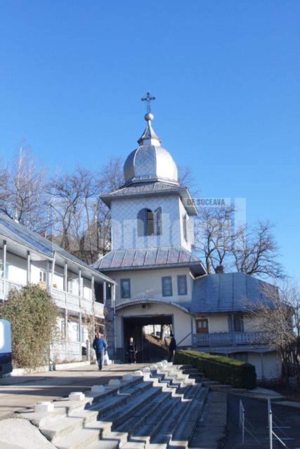 Credincioșii ortodocși de stil vechi sunt așteptați, sâmbătă, la Mănăstirea Slătioara, pentru a participa la Sfânta Liturghie, în ziua Nașterii Domnului