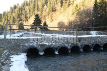 Pe o porțiune de circa 200 de metri, utilajele firmei Energy BV au mușcat adânc din natură
