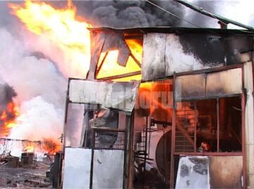 Incendiu de mari proporții la depozitul de cauciucuri de la Slobozia-Grănicești
