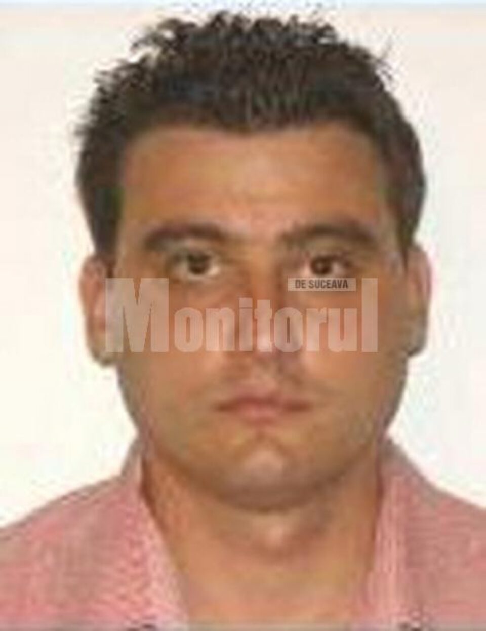 Încătușat de polițiști, George Hodoroabă a fost introdus direct în arestul Inspectoratului de Poliție Județean Suceava Încătușat de polițiști, George Hodoroabă a fost introdus direct în arestul Inspectoratului de Poliție Județean Suceava