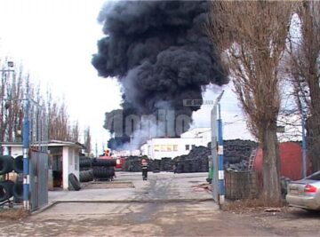 Incendiu de mari proporții la depozitul de cauciucuri de la Slobozia-Grănicești