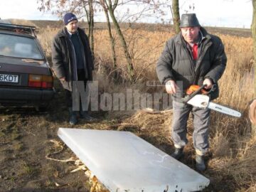 Pe Iazul „Parțâc” din Bosanci, pompierii civili au reușit să confecționeze și anul acesta cruci de gheață pentru Bobotează