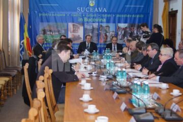 Proiectul de hotărâre a fost aprobat doar cu voturile celor 19 consilieri PD-L, colegii lor de la Uniunea Social Liberală (USL), în număr de 18, boicotând ședința Consiliului Județean