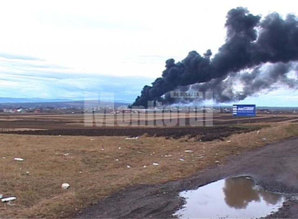 Incendiu de mari proporții la depozitul de cauciucuri de la Slobozia-Grănicești Incendiu de mari proporții la depozitul de cauciucuri de la Slobozia-Grănicești