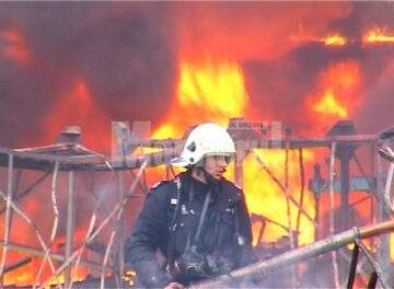 Incendiu de mari proporții la depozitul de cauciucuri de la Slobozia-Grănicești