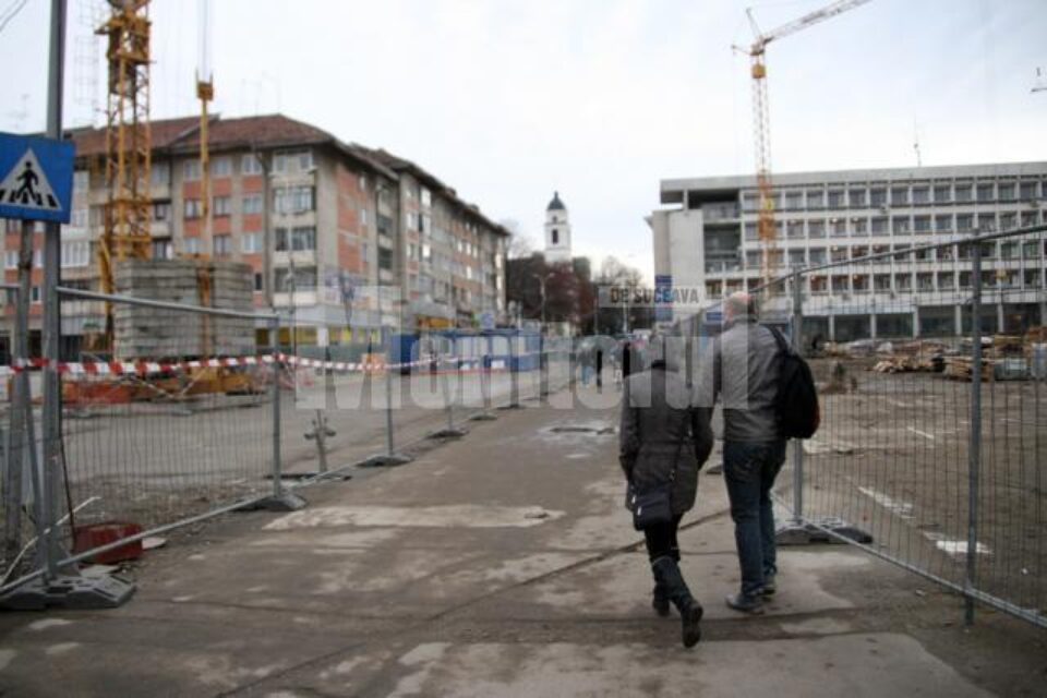 Pasajul dintre cele două parcări subterane va fi închis de luni dimineața